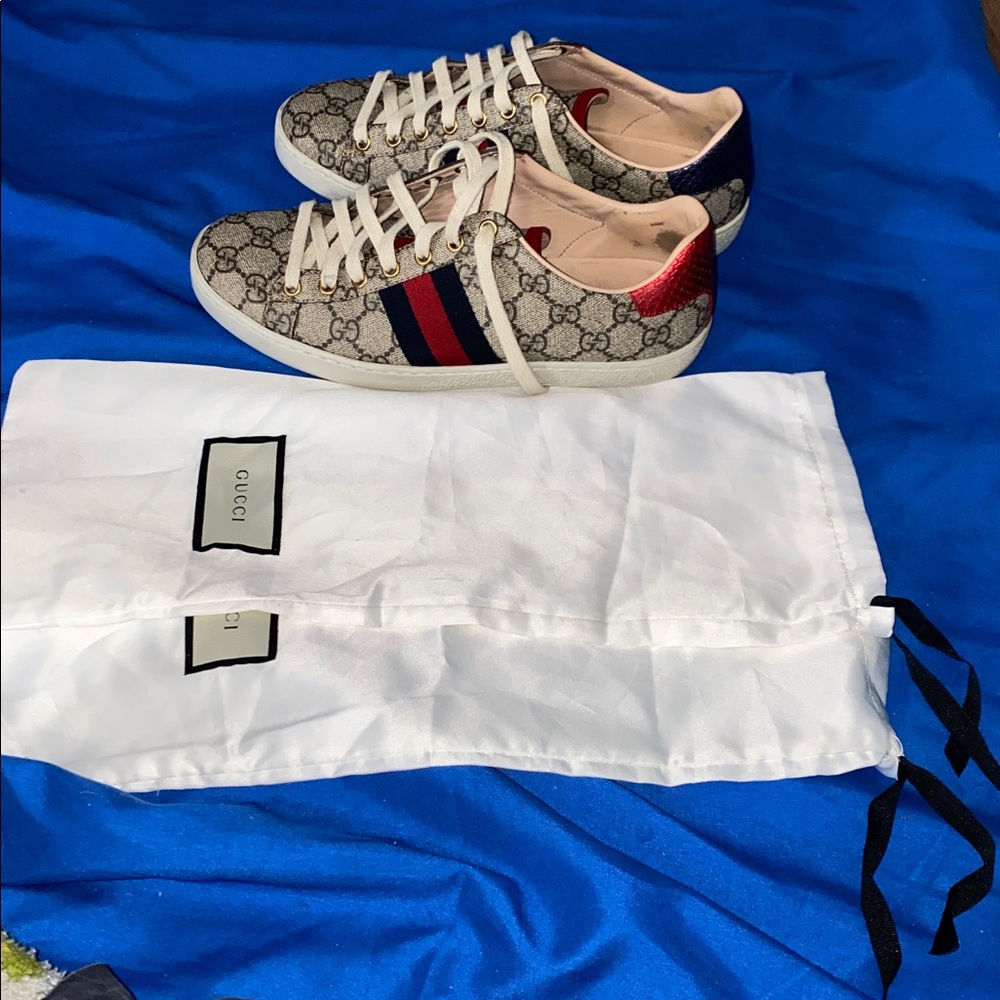 GUCCI  💯 authentic Women's Ace GG Supreme sneaker